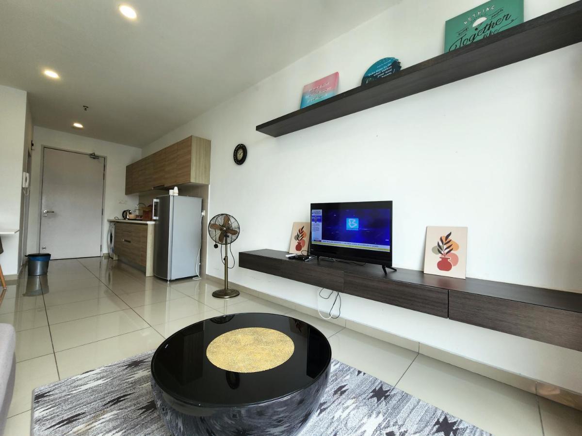 Lavender Suite # Shah Alam I-City Block B Homestay # 2R1B #Free Wifi & Parking Esterno foto